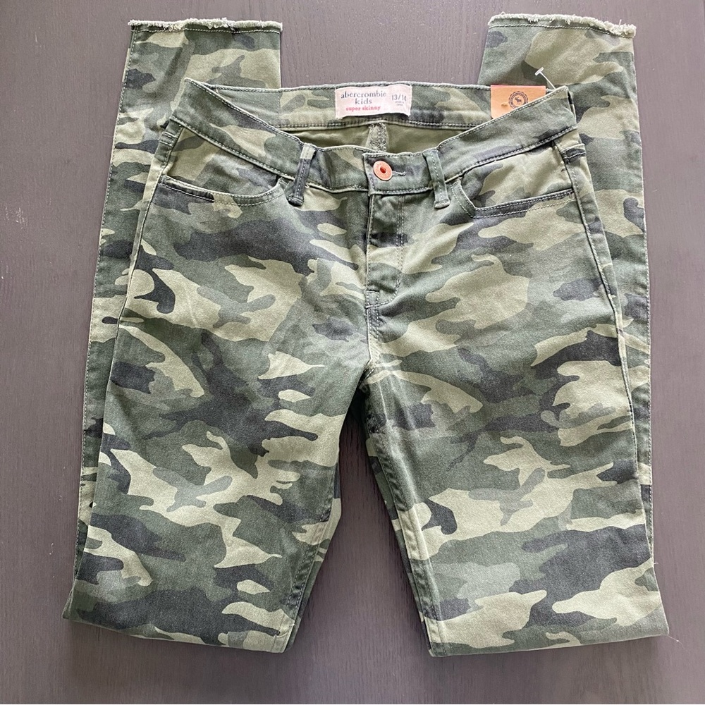 Abercrombie Kids Super Skinny Camo Jeans Frayed Raw Hem - Girls size 13/14